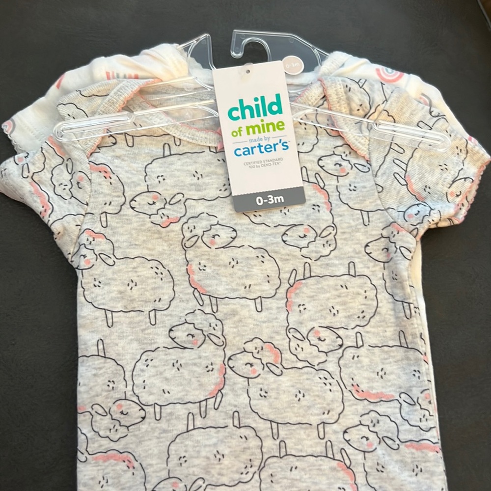 Carter’s set 2 onesies and 2 matching pants